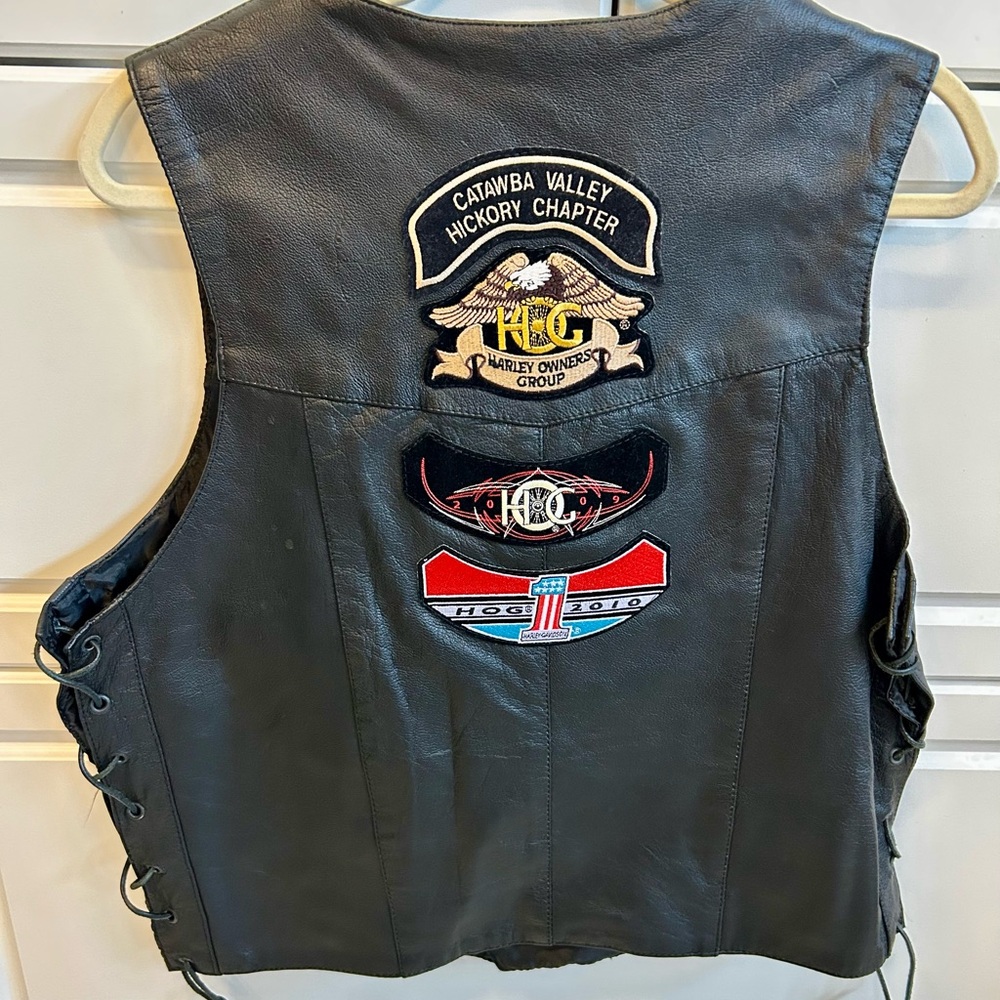 Silver Bike Black Leather Vest - Harley Davidson - Like New (Large) - Picture 2 of 8
